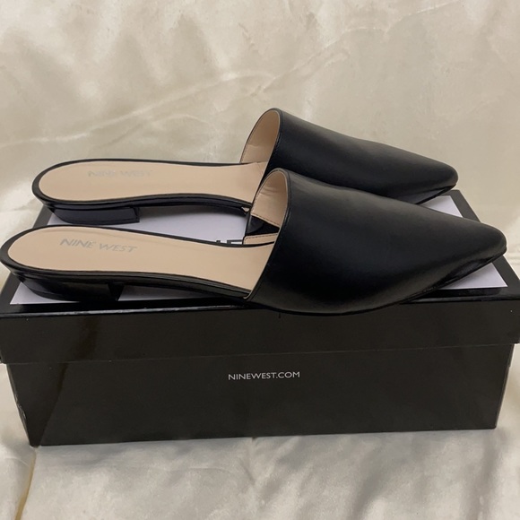 Nine West new never worn black leather slide on - Picture 3 of 5